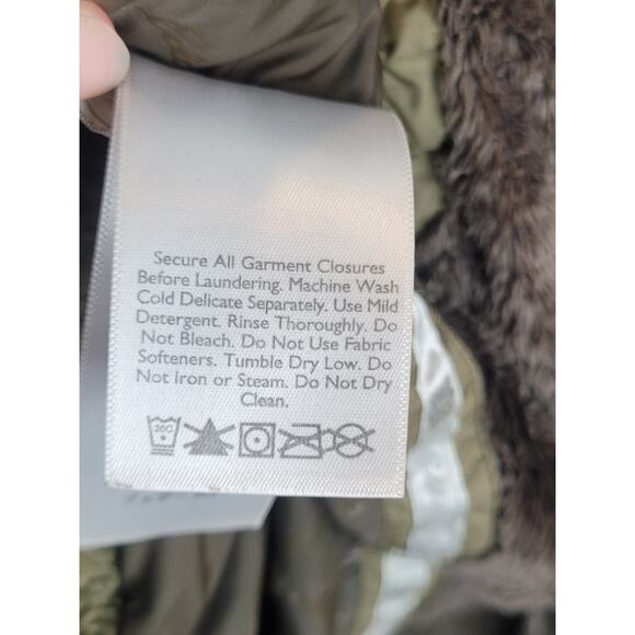 Eddie Bauer Women's Goose Down Hooded Puffer Vest Green Olive Size XS - Picture 10 of 10